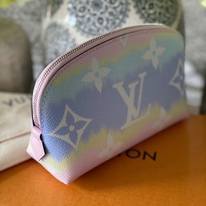 🔥Sold Out- Escale Cosmetic Pouch🔥